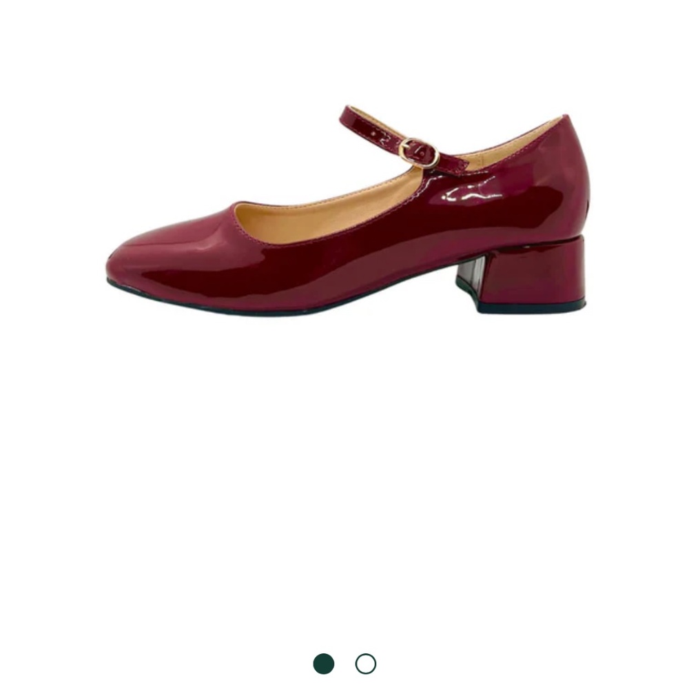 Red short heeled pumps